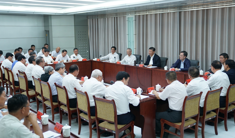 8月19日至22日，中共中央總書記、國家主席、中央軍委主席習(xí)近平在甘肅考察。這是19日下午，習(xí)近平在敦煌研究院同有關(guān)專家、學(xué)者和文化單位代表座談并發(fā)表重要講話。